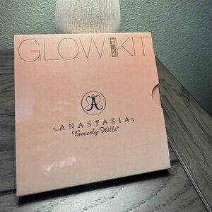 Anastasia Beverly Hills Glow Kit in That Glow